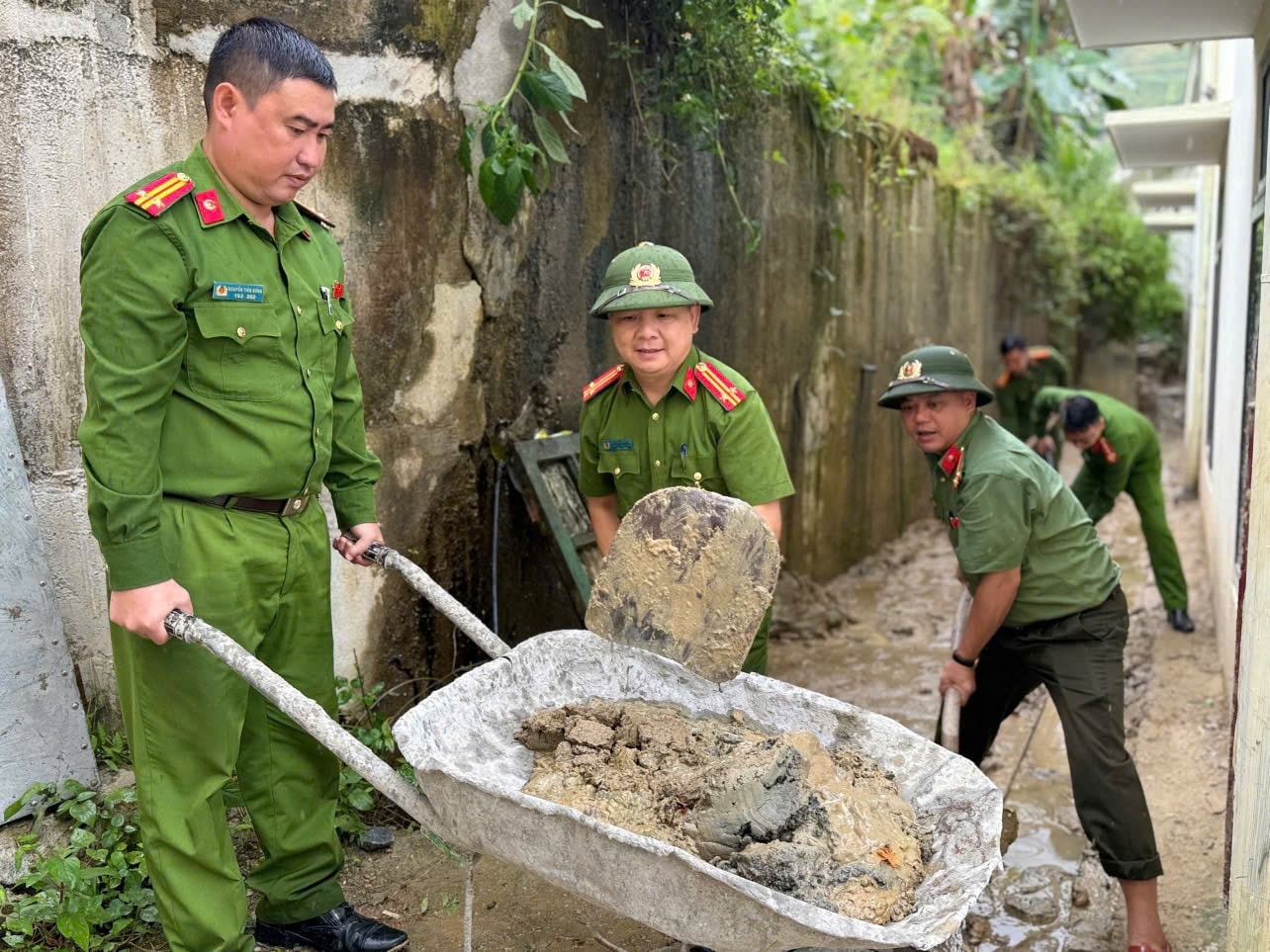 (TIN NGOẠI GIAO) Hỗ trợ nhân dân chủ động ứng phó thiên tai 1