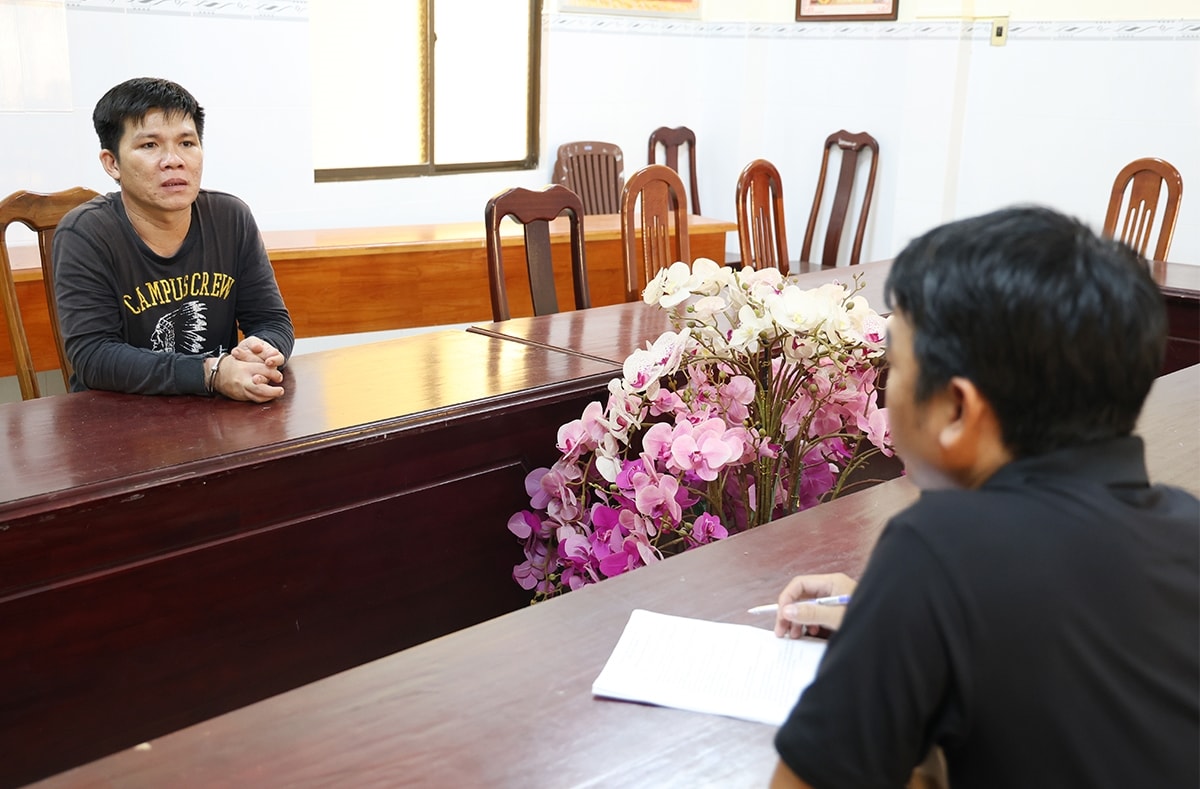 Trần Văn Bìa tại cơ quan công an. (Ảnh: Tiến Tầm)