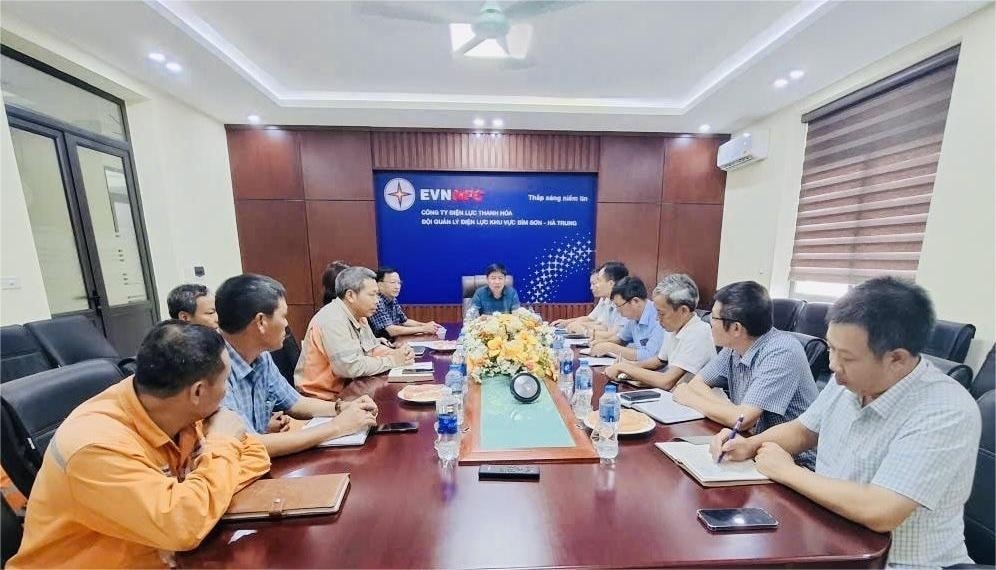 Đoàn công tác làm việc với Công ty Điện lực Thanh Hóa về công tác phòng chống bão