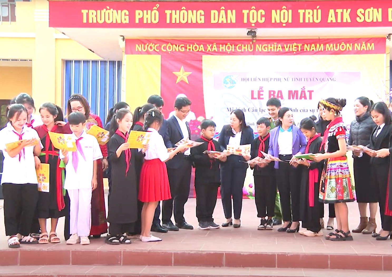 Với nhiều hoạt động lồng ghép giới cụ thể, thiết thực đã góp phần nâng cao kiến thức về bình đẳng giới cho học sinh ở vùng DTTS