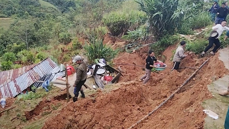 Khắc phục sạt lở, di dời hộ dân bị vùi lấp nhà cửa tại xã miền núi tại TP. Đà Nẵng 