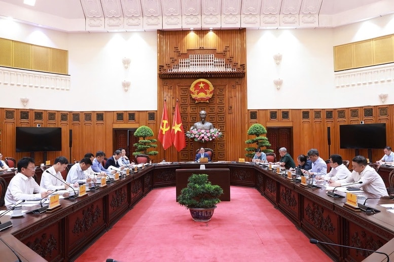Thủ tướng Phạm Minh Chính chủ trì cuộc họp của Thường trực Chính phủ nghe báo cáo kết quả Phiên họp thứ nhất của Ủy ban liên hợp Hợp tác đường sắt Việt - Trung - Ảnh: VGP/Nhật Bắc