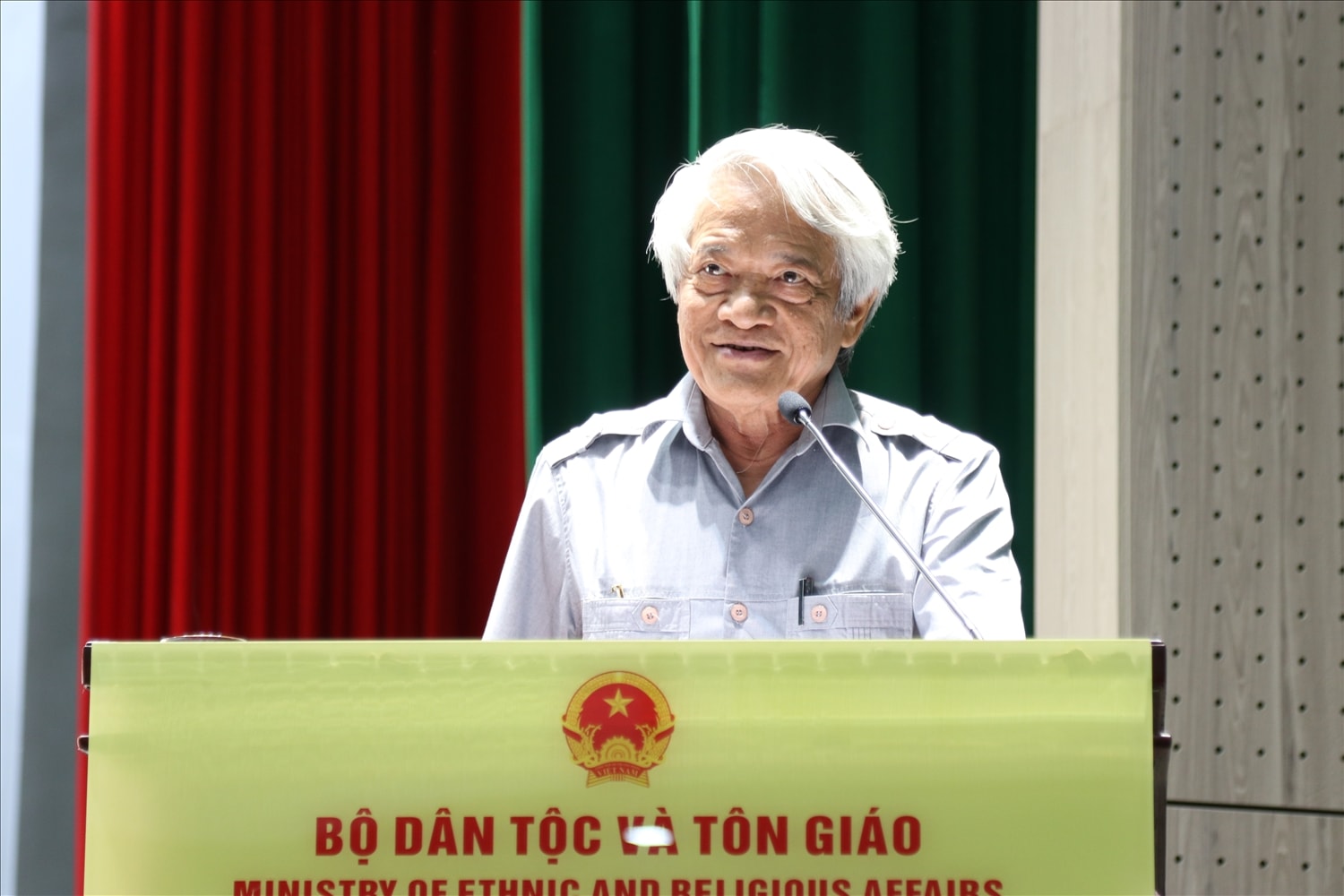 PGS.TS Bùi Đình Phong, Giảng viên cao cấp Học viện Chính trị Quốc gia Hồ Chí Minh phát biểu tại Hội nghị