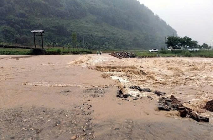 Mưa lớn gây ngập lụt ở một số xã trên địa bàn tỉnh Sơn La. Ảnh: TTXVN phát