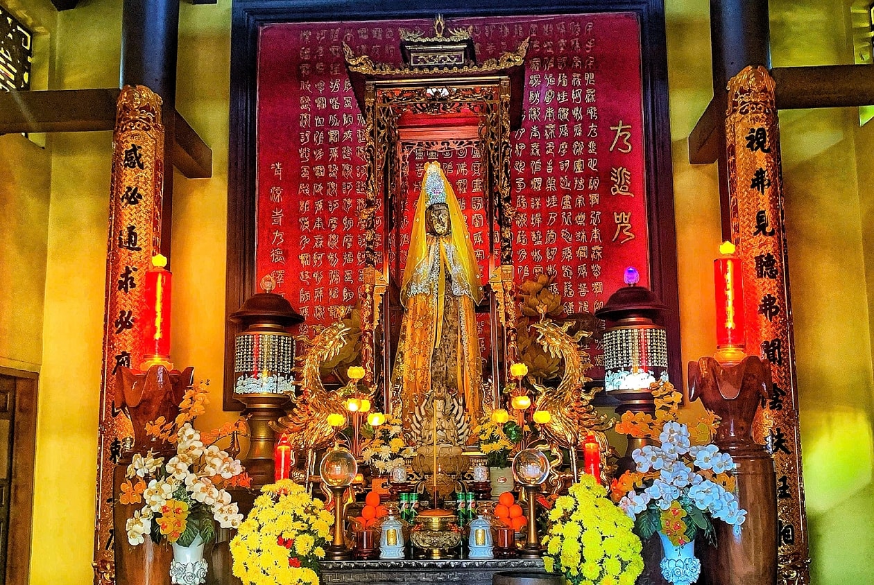 Trong chùa Thanh Lương có một bức tượng Phật độc đáo gắn với câu chuyện kỳ bí, linh thiêng... Trong chùa Thanh Lương có một bức tượng Phật độc đáo gắn với câu chuyện kỳ bí, linh thiêng...