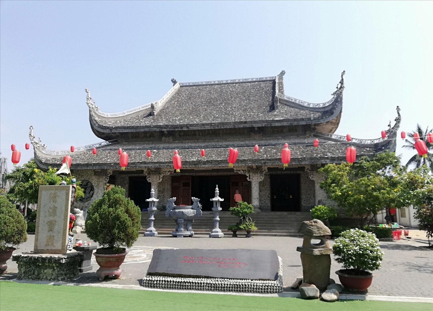 Chùa Thanh Lương là ngôi chùa đầu tiên ở xứ Nẫu (tỉnh Phú Yên cũ) sử dụng san hô làm chất liệu trong xây dựng. Chùa Thanh Lương là ngôi chùa đầu tiên ở xứ Nẫu (tỉnh Phú Yên cũ) sử dụng san hô làm chất liệu trong xây dựng.