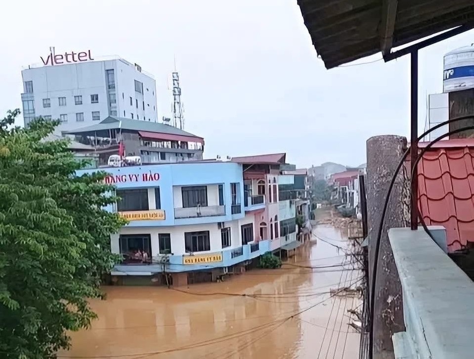 Nhiều khu vực bị ngập sâu trong nước (ảnh Trọng Bảo)