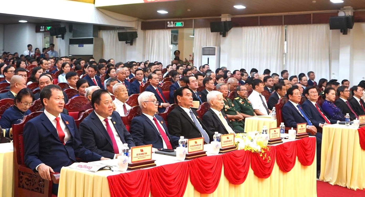 Các đồng chí lãnh đạo, nguyên lãnh đạo Đảng, Nhà nước và đại biểu dự Đại hội