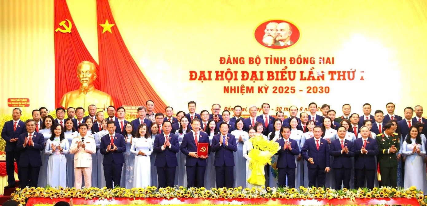 Ban Chấp hành Đảng bộ tỉnh Đồng Nai khóa I ra mắt tại Đại hội