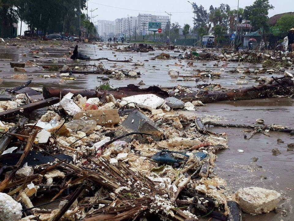 Bộ Y tế đề nghị các cơ sở y tế lưu ý việc ứng phó dịch bệnh sau bão không chỉ dừng ở cứu chữa kịp thời, mà ngăn ngừa là nhiệm vụ then chốt trong việc bảo vệ sức khỏe cộng đồng (Ảnh MH). Bộ Y tế đề nghị các cơ sở y tế lưu ý việc ứng phó dịch bệnh sau bão không chỉ dừng ở cứu chữa kịp thời, mà ngăn ngừa là nhiệm vụ then chốt trong việc bảo vệ sức khỏe cộng đồng (Ảnh MH).