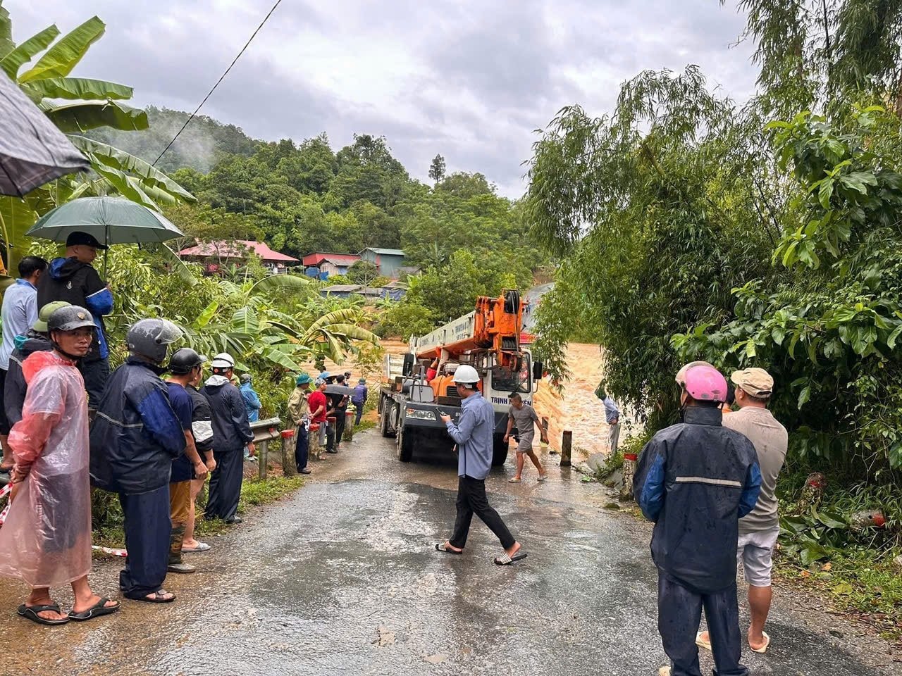 Hành khách được sơ tán đến nơi an toàn
