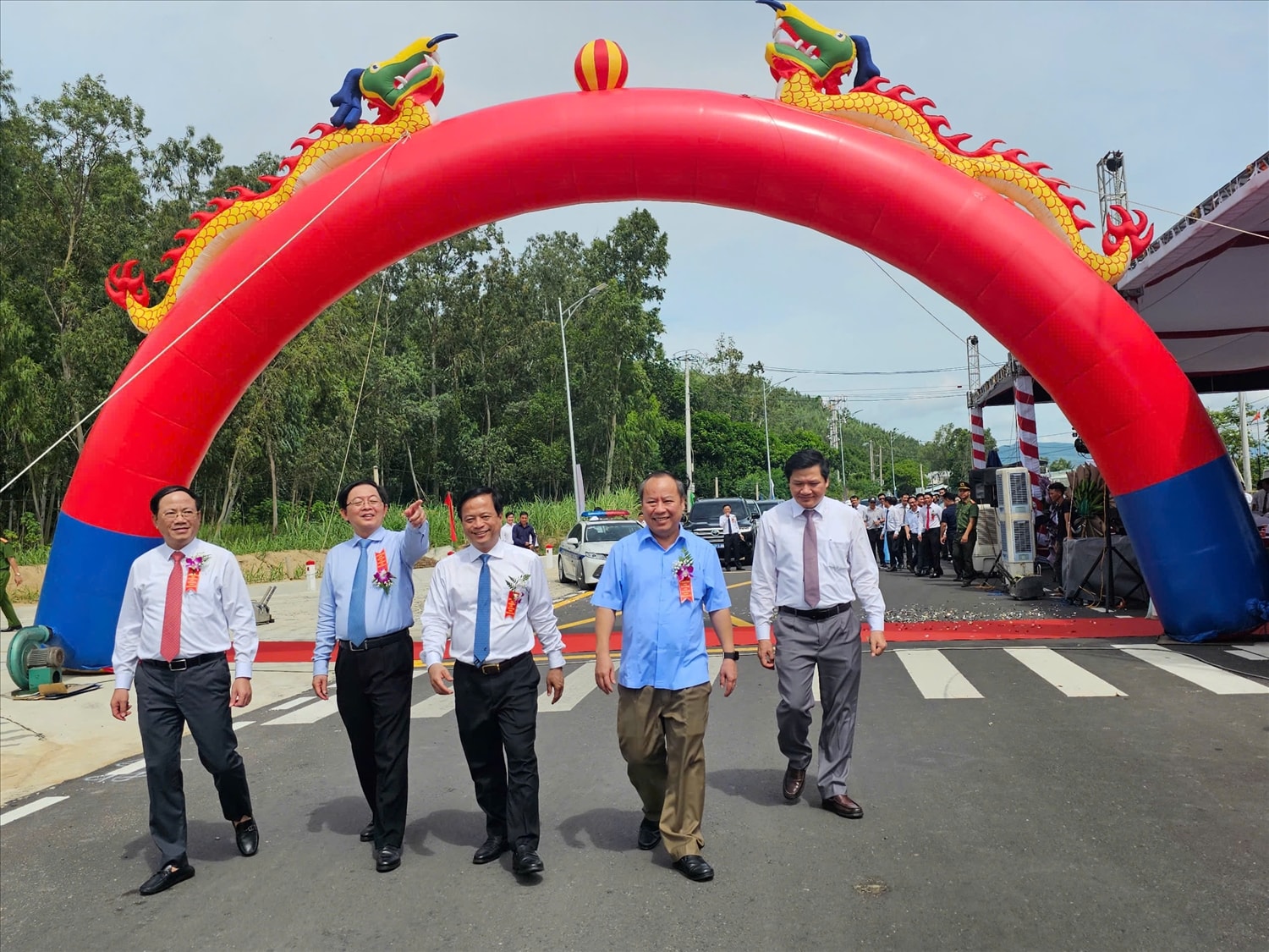 Lãnh đạo tỉnh Gia Lai tham quan tuyến đường tránh ĐT.633 (Ảnh T.N)