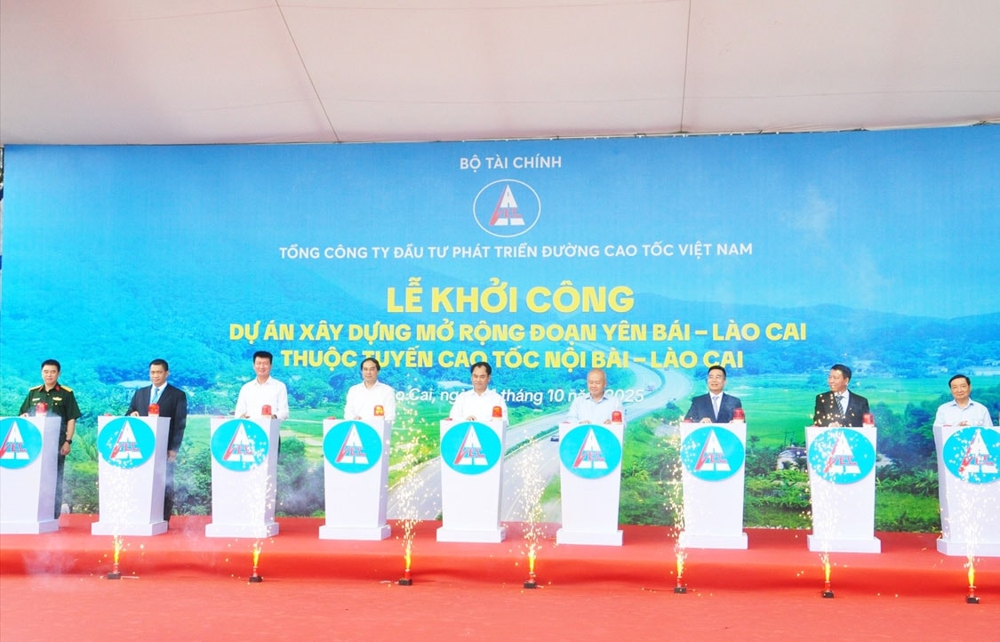 Khởi công Dự án mở rộng cao tốc Yên Bái - Lào Cai. (Ảnh: Trọng Bảo)