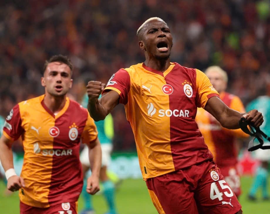 Các cầu thủ Galatasaray ăn mừng bàn thắng trong trận gặp Liverpool tại lượt trận thứ hai vòng bảng UEFA Champions League (Ảnh IT)