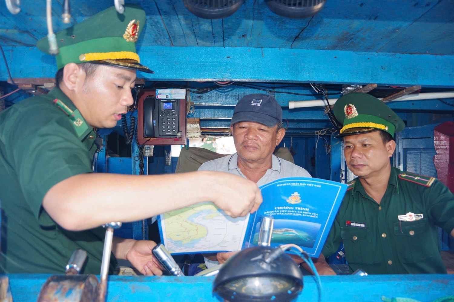 Bộ đội Biên phòng tỉnh Gia Lai tuyên truyền ngư dân không vi phạm vùng biển nước ngoài khi đánh bắt, khai thác thuỷ hải sản
