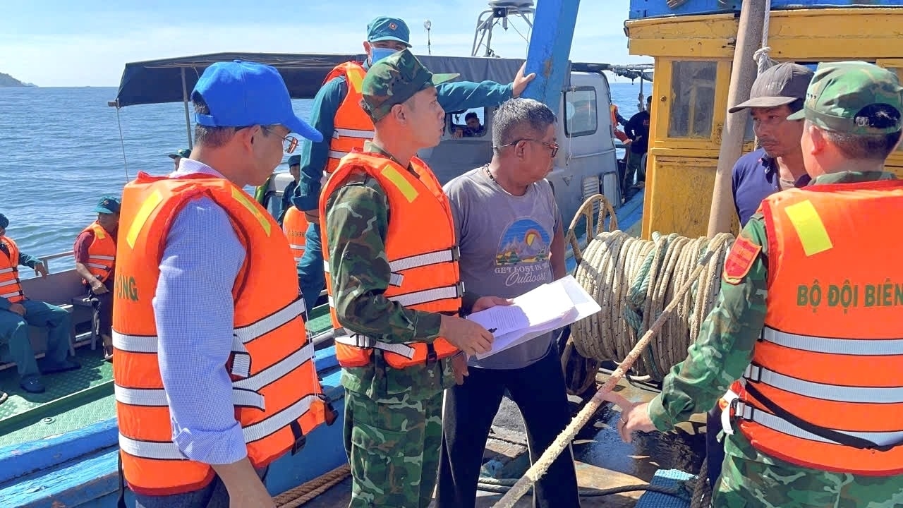 Lực lượng Biên phòng Nhơn Châu đẩy mạnh tuyên truyền chống khai thác IUU cho ngư dân