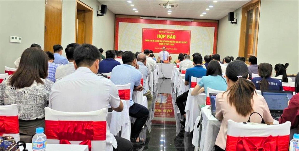 Quang cảnh buổi họp báo (Ảnh T.N)