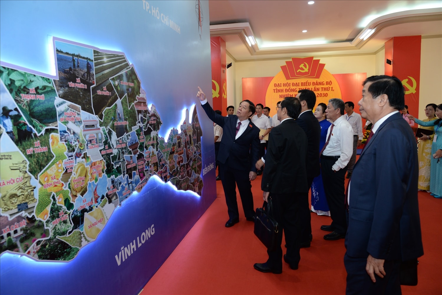 Trưởng Ban Tuyên giáo và Dân vận Trung ương Nguyễn Trọng Nghĩa chỉ rõ nhiều nhiệm vụ của Đảng bộ tỉnh Đồng Tháp trong nhiệm kỳ mới