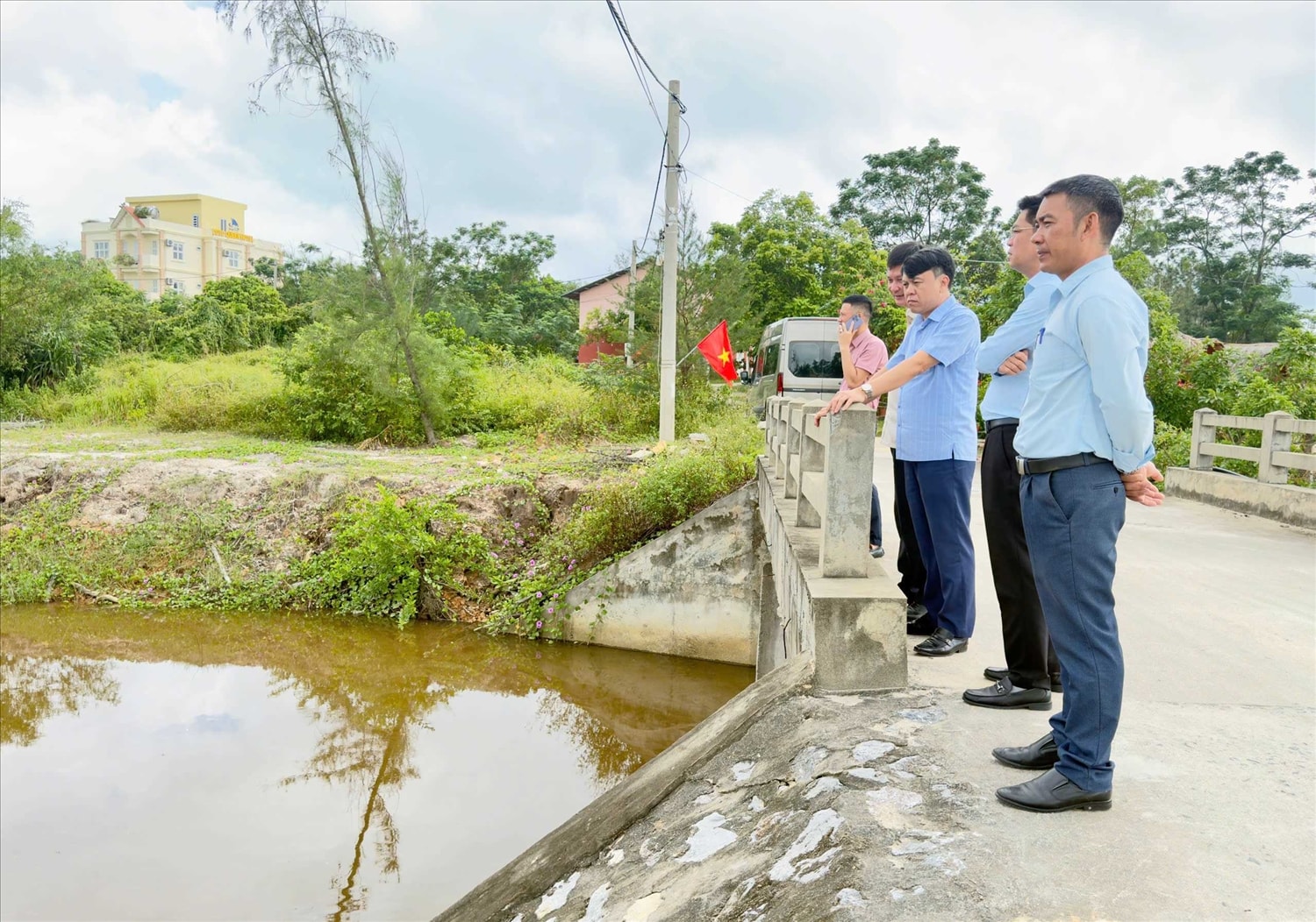 Đoàn làm việc của Sở Dân tộc và Tôn giáo tỉnh Quảng Ninh cùng lãnh đạo UBND đặc khu trực tiếp đi kiểm tra, khảo sát một số dự án trọng điểm trên địa bàn 