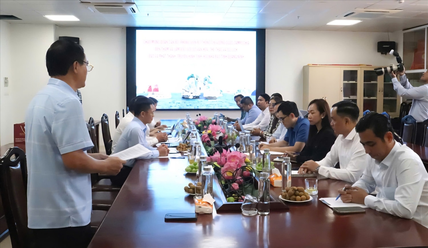 Quang cảnh buổi làm việc. (Ảnh: Mỹ Dung)