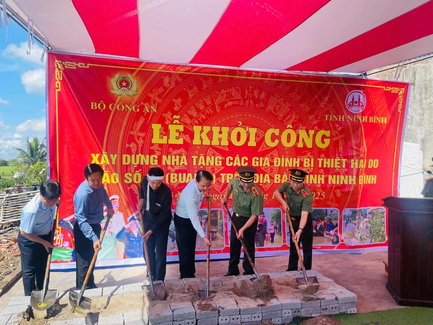Thiếu tướng Nguyễn Hồng Nguyên cùng chính quyền địa phương khởi công dự án tái thiết nhà cho dân sau bão. Ảnh: Công Định.