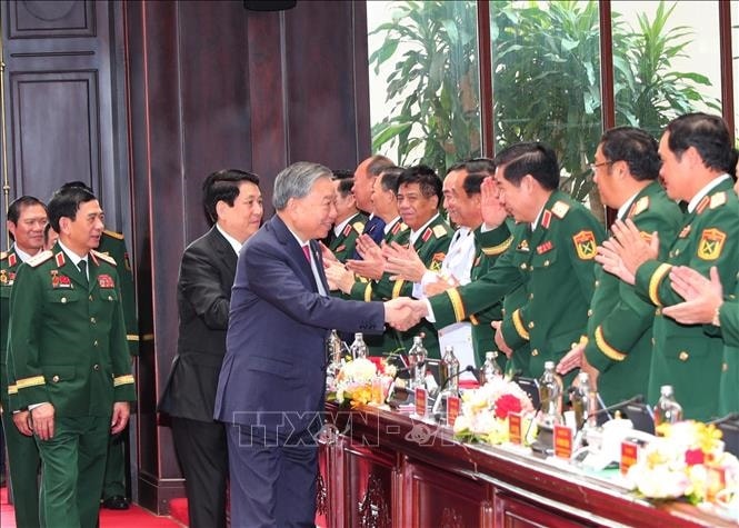 Tổng Bí thư Tô Lâm và Chủ tịch nước Lương Cường với các đại biểu tại đại hội - Ảnh: TTXVN