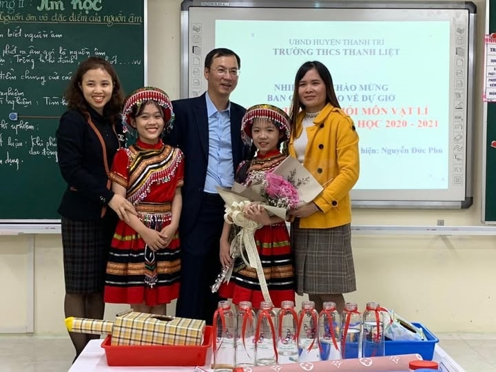Thầy giáo Nguyễn Đức Phú tại Hội thi giáo viên giỏi cấp thành phố Môn Vật lý năm học 2020 - 2021