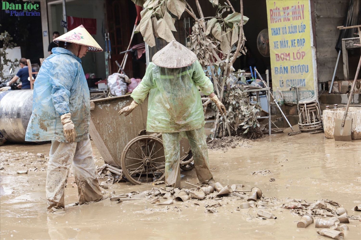  (ẢNH) Khung cảnh hoang tàn trên các tuyến phố tỉnh Tuyên Quang sau trận lũ lịch sử 10