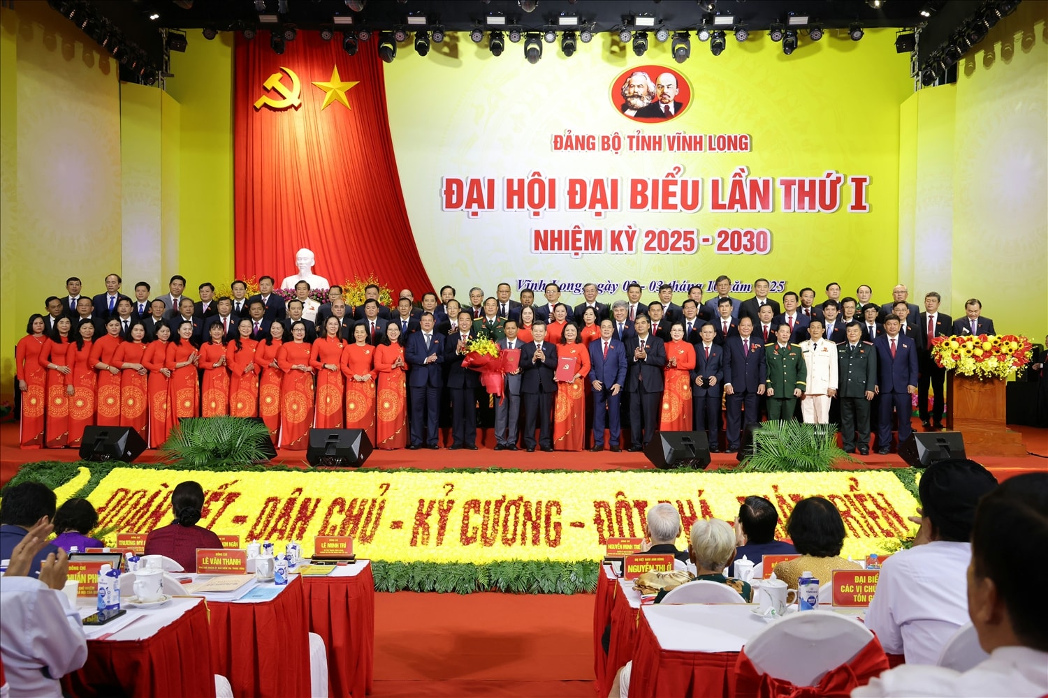 Ban Chấp hành Đảng bộ tỉnh Vĩnh Long nhiệm kỳ 2025 - 2030 ra mắt Đại hội 