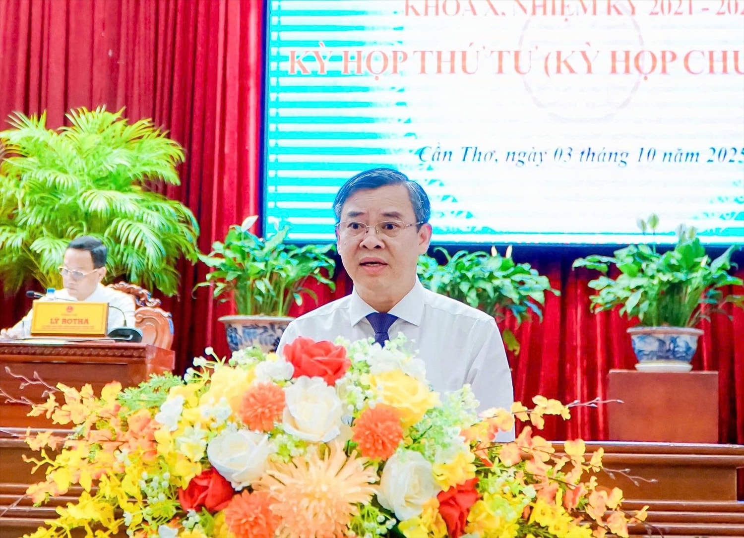 Ông Trương Cảnh Tuyên, Chủ tịch UBND TP. Cần Thơ phát biểu nhận nhiệm vụ