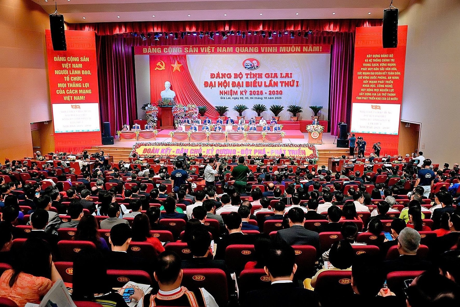 Quang cảnh Đại Đảng bộ tỉnh Gia Lai lần thứ I
