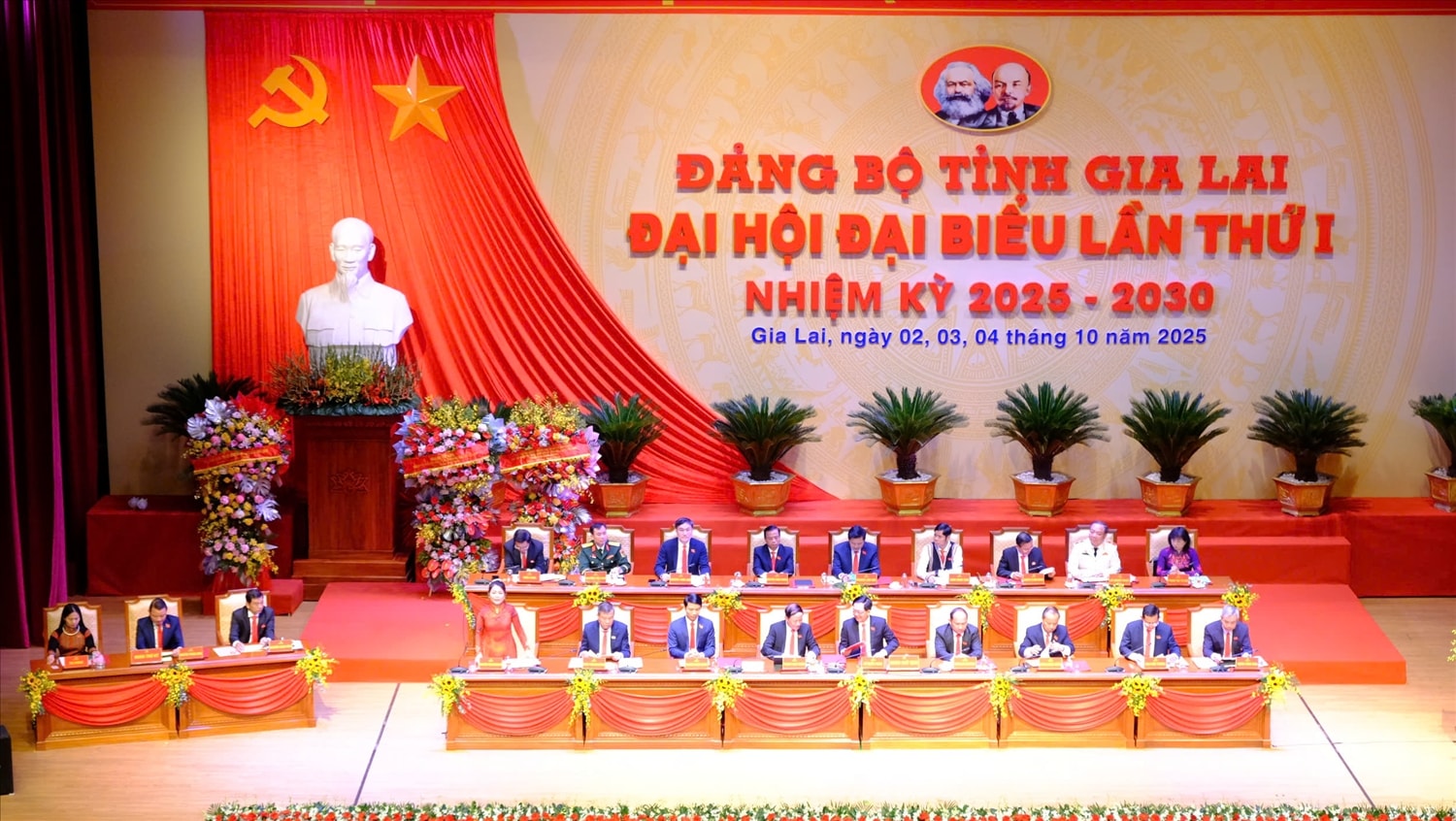 Đoàn Chủ tịch điều hành Đại hội