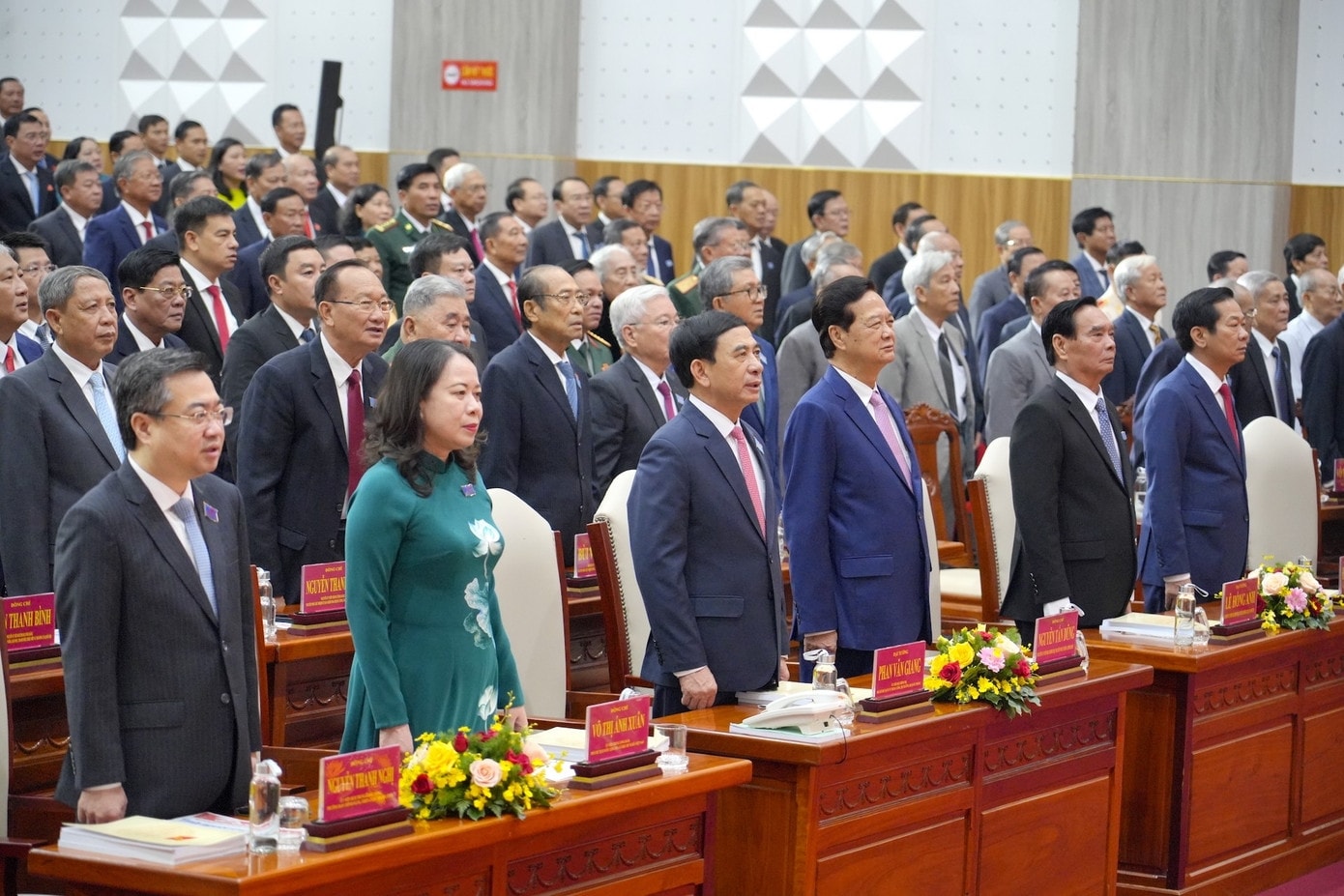 Các đại biểu tham dự Đại hội đại biểu Đảng bộ tỉnh An Giang lần thứ I