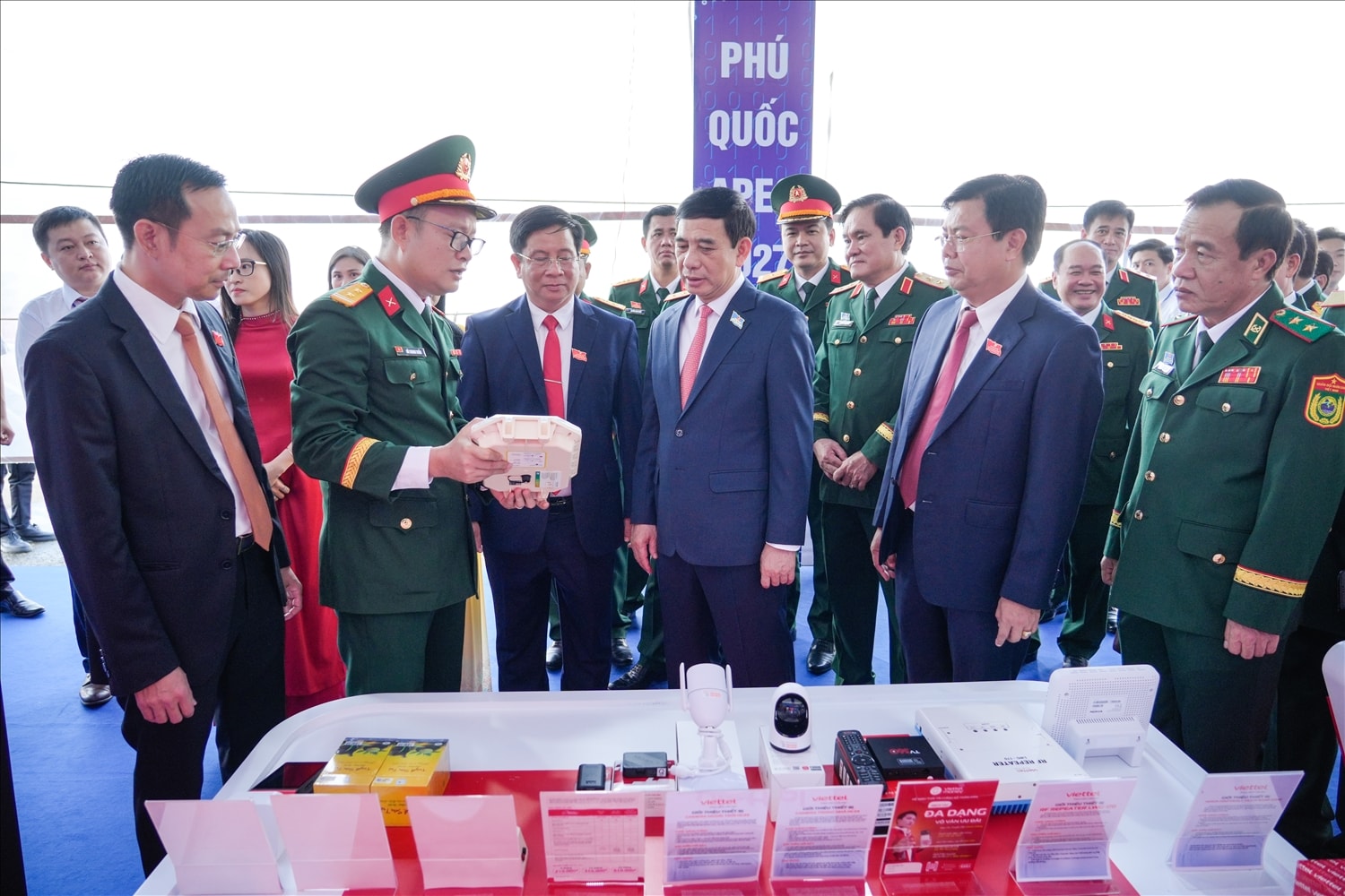 Đại tướng Phan Văn Giang tham quan Triển lãm thành tựu kinh tế - xã hội tỉnh An Giang giai đoạn 2021 - 2025; định hướng phát triển nhiệm kỳ 2025 - 2030.