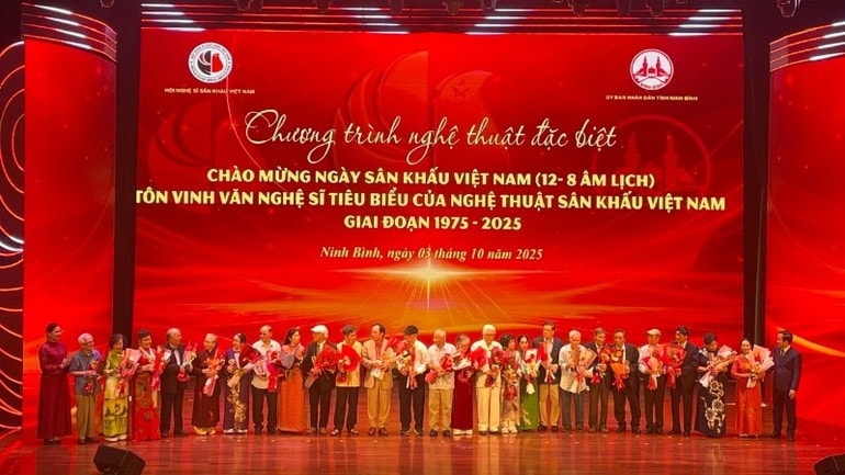 Tôn vinh các nghệ sĩ sân khấu tiêu biểu.