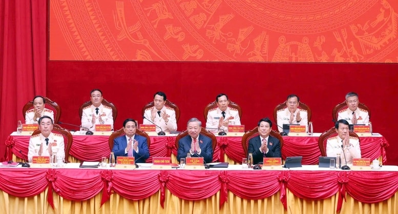 Tổng Bí thư Tô Lâm, Chủ tịch nước Lương Cường, Thủ tướng Phạm Minh Chính tham gia Đoàn Chủ tịch điều hành Đại hội - Ảnh: VGP