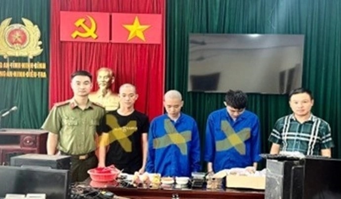 3 đối tượng liên quan tới các đường dây lừa đảo mua bán đá quý, chiếm đoạt hàng tỉ đồng của nhiều người. Ảnh: Công an Ninh Nình