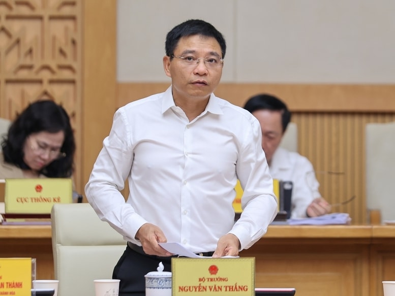 Bộ trưởng Bộ Tài chính Nguyễn Văn Thắng báo cáo tại Hội nghị - Ảnh: VGP/Nhật Bắc