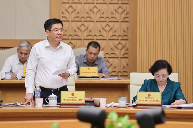 Bộ trưởng Bộ Công Thương Nguyễn Hồng Diên báo cáo tại Hội nghị - Ảnh: VGP/Nhật Bắc