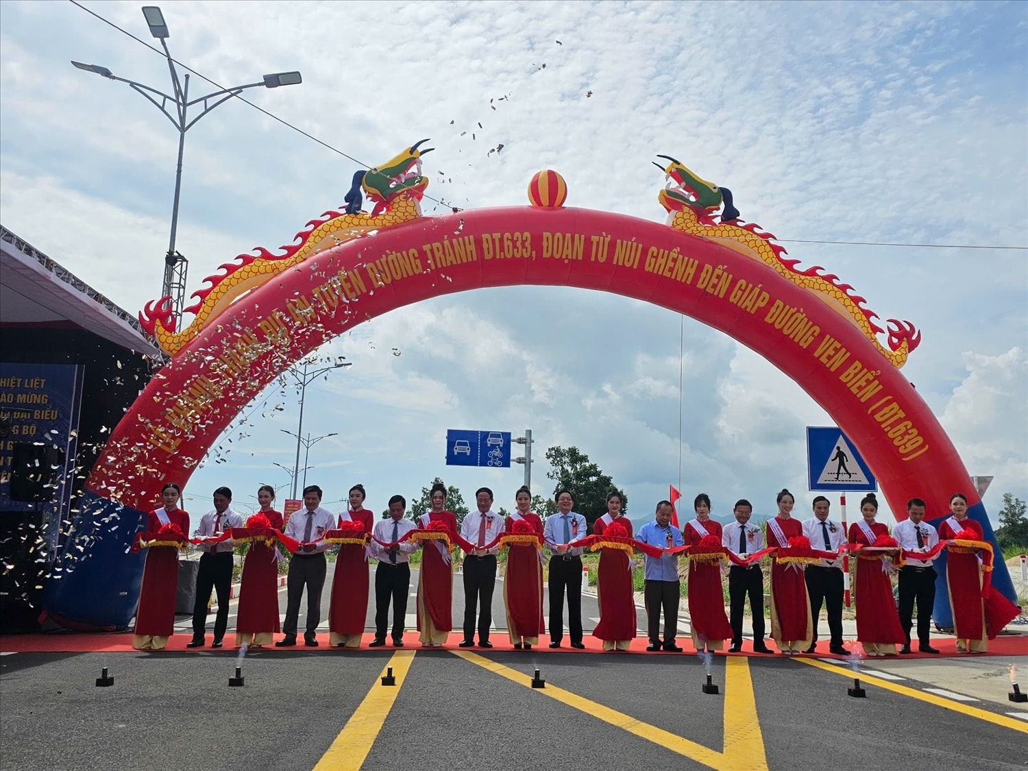 Tỉnh Gia Lai khánh thành 2 tuyến đường có tổng mức đầu tư gần 900 tỷ đồng. (Ảnh T.N)