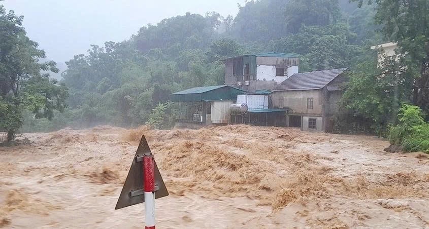 Mưa lớn kéo dài, nguy cơ rất cao xảy ra lũ ống, lũ quét, sạt lở đất