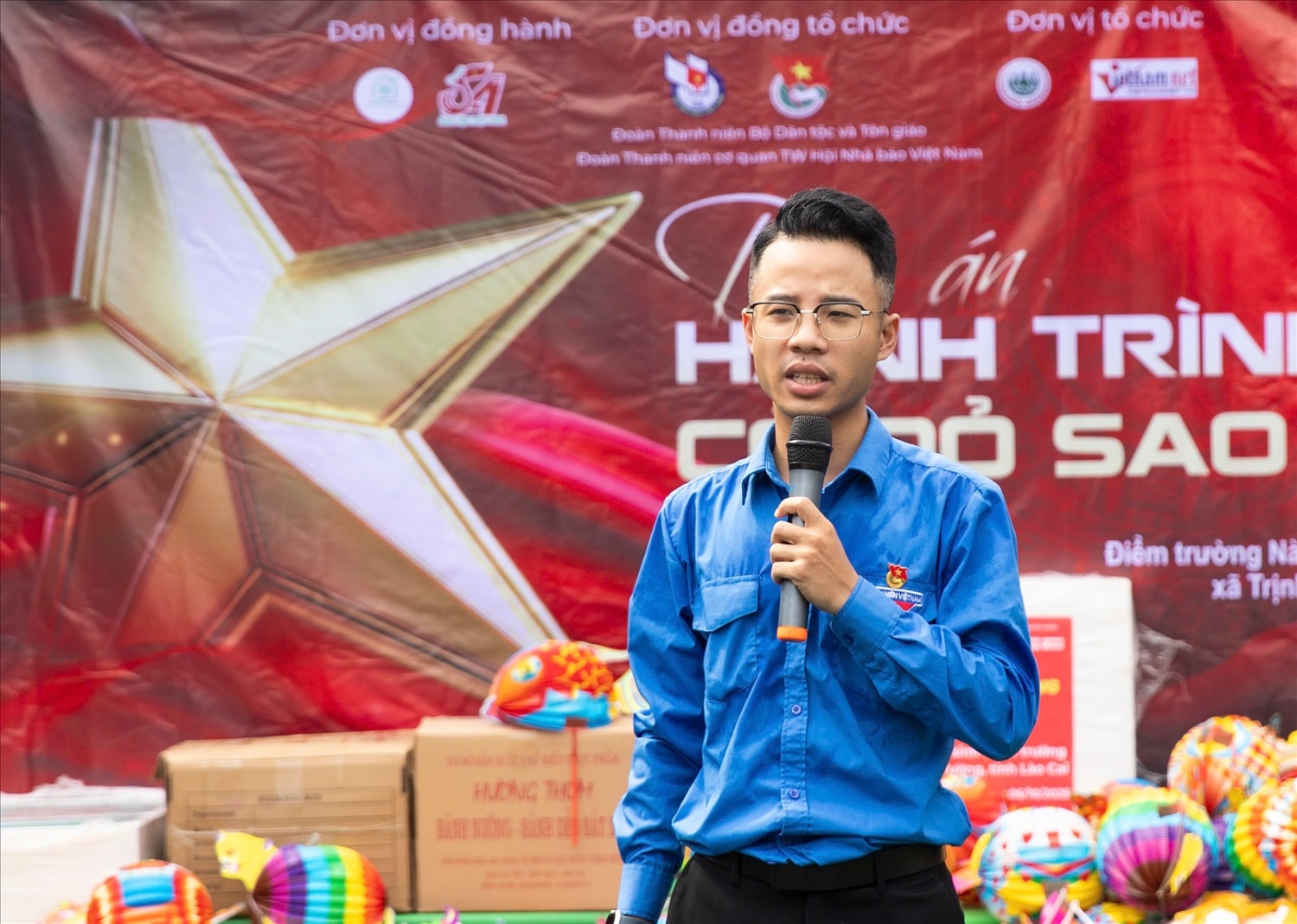 Thay mặt cho đoàn, Nhà báo Cao Tuấn Ninh, Ủy viên Ban Chấp hành Chi đoàn Thanh niên Báo VietNamNet, bày tỏ: “Mục đích chính của chúng tôi không chỉ là trao tặng quà, mà là mang đến sự động viên tinh thần cho các cô giáo và các em học sinh vùng cao