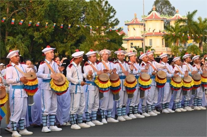 Biểu diễn trống Chhay-dăm của đạo Cao Đài Tòa Thánh Tây Ninh 