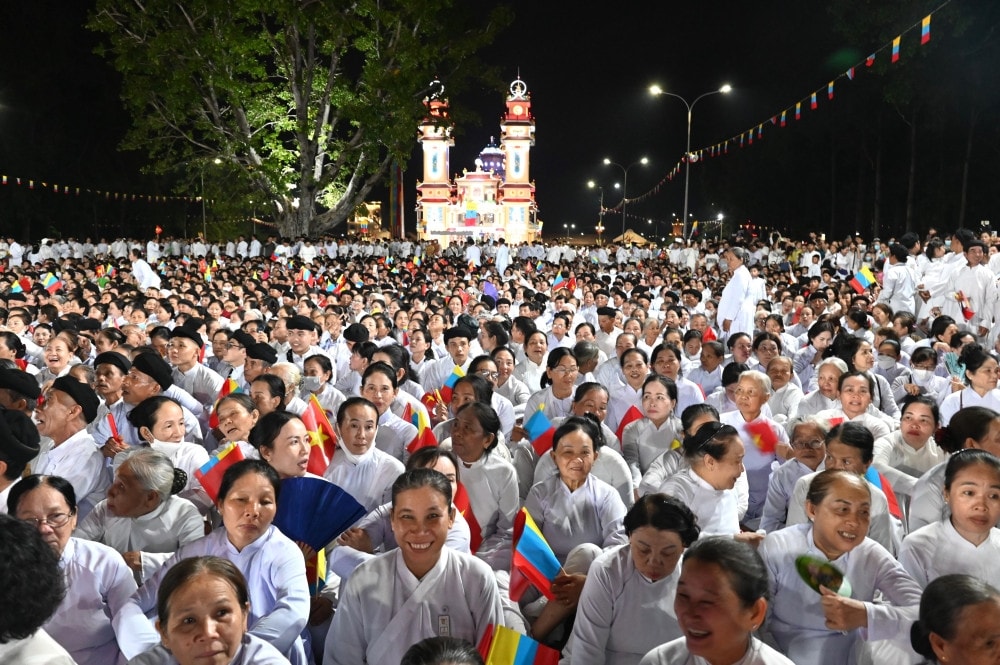 Đúng 0h ngày 6/10 (tức Rằm tháng 8 âm lịch), lễ cúng Tiểu Đàn đã chính thức khai mạc tại Tòa Thánh, mở đầu cho chuỗi nghi lễ trang trọng. Tiếp đó, lễ cúng Đàn Phật Mẫu sẽ diễn ra vào lúc 12h cùng ngày.
