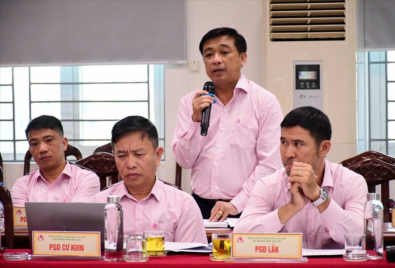Đại diện lãnh đạo Phòng giao dịch trên địa bàn tỉnh Đắk Lắk phát biểu tại Hội nghị sơ kết 9 tháng đầu năm và triển trai nhiệm vụ 3 tháng vuối năm 2025