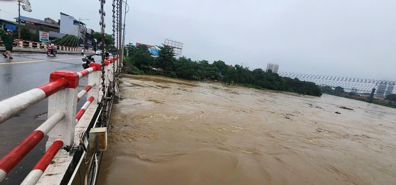 Lũ trên sông Cầu, sông Thương (Thái Nguyên, Bắc Ninh) và các sông khác ở tỉnh Cao Bằng, Lạng Sơn đang lên nhanh; các sông khác ở khu vực Bắc Bộ đang lên. Ảnh: PLVN.