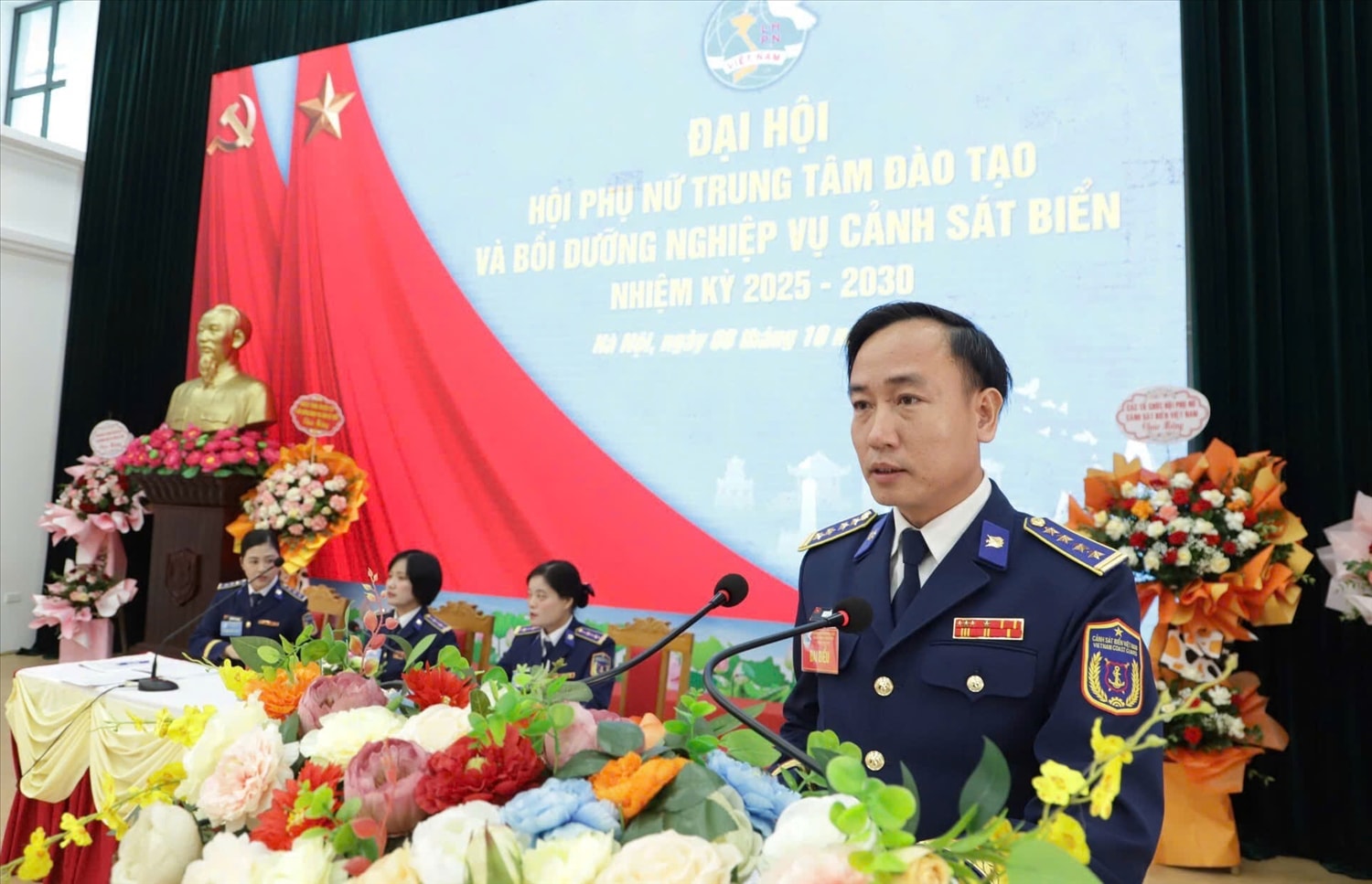 Đại tá Nguyễn Văn Tuân - Bí thu Đảng ủy, Chính ủy Trung tâm, phát biểu và chỉ đạo Đại hội Đại tá Nguyễn Văn Tuân - Bí thu Đảng ủy, Chính ủy Trung tâm, phát biểu và chỉ đạo Đại hội