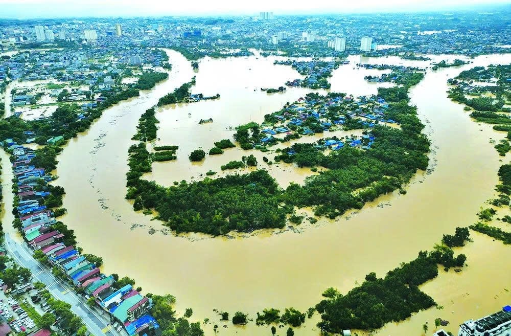 Lũ trên sông Cầu đoạn qua phường Linh Sơn (Thái Nguyên) lúc gần 16h ngày 7/10. (Ảnh: baothainguyen.vn)