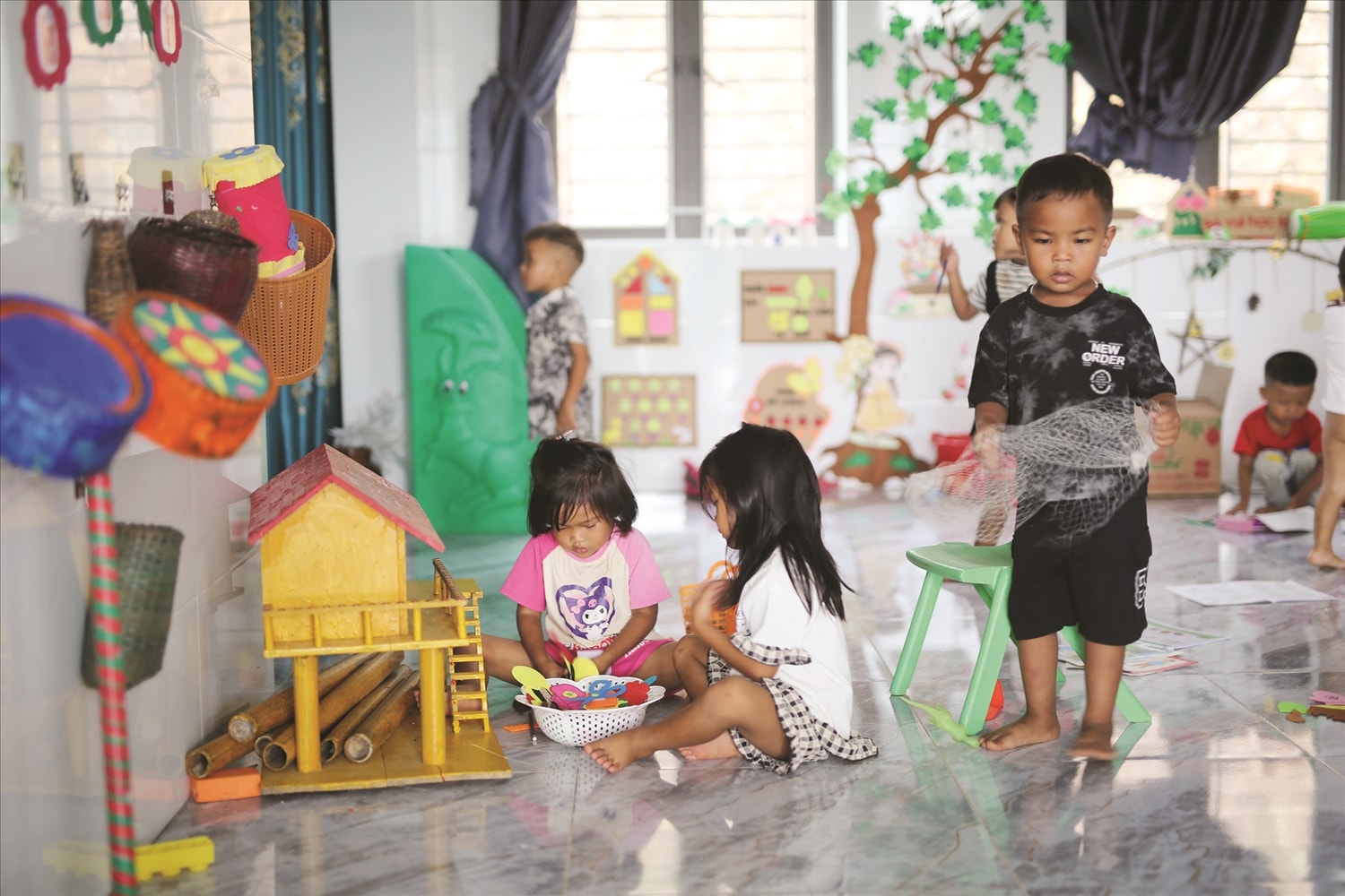 Những đứa trẻ bậc mầm non ở điểm bản Rào Tre