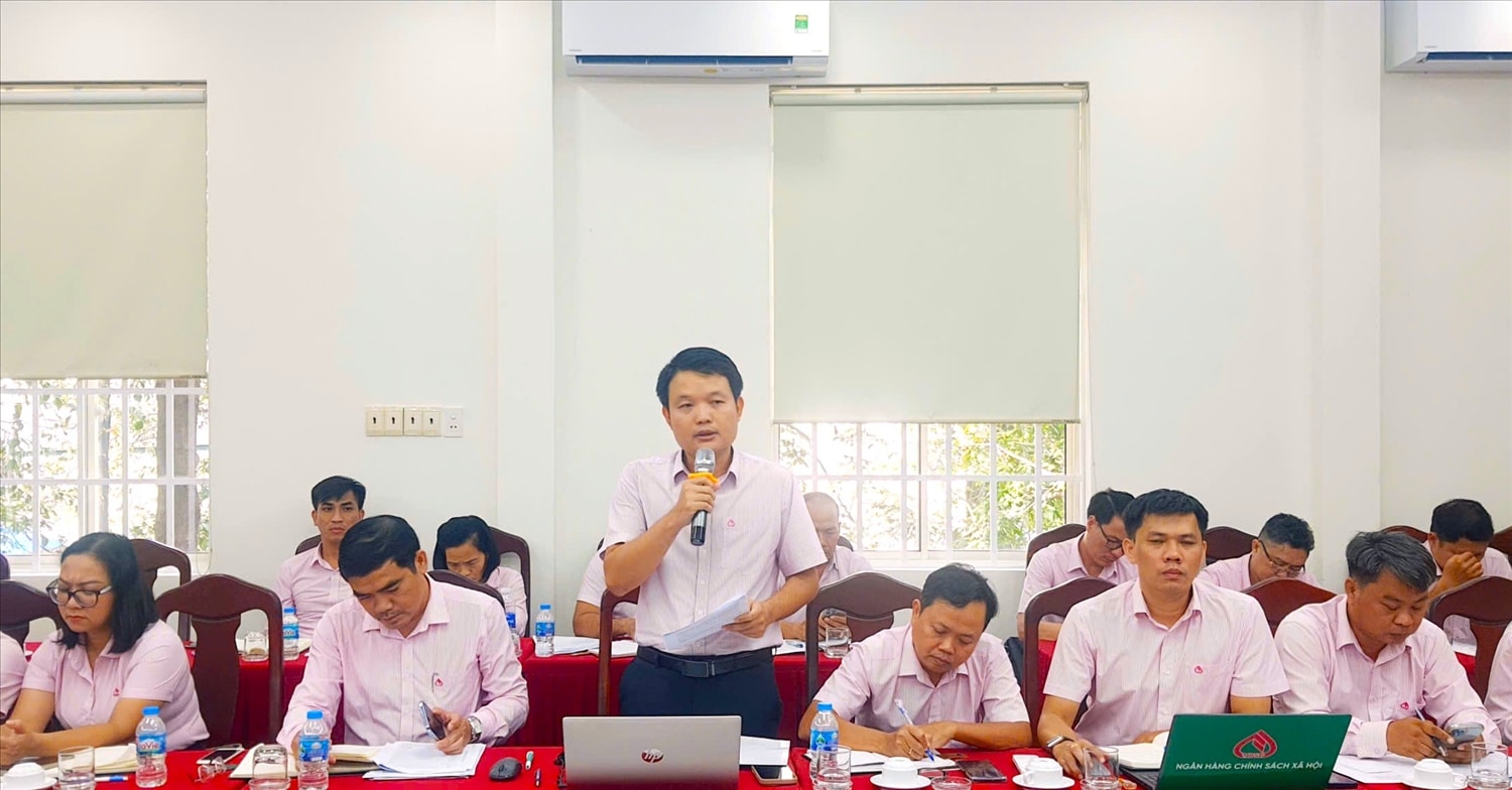 Đại diện lãnh đạo các phòng ban, phòng Giao dịch trên địa bàn tỉnh Đồng Nai phát biểu tại hội nghị triển khai nhiệm vụ những tháng cuối năm 2025 diễn ra vào chiều 08/10 Đại diện lãnh đạo các phòng ban, phòng Giao dịch trên địa bàn tỉnh Đồng Nai phát biểu tại hội nghị triển khai nhiệm vụ những tháng cuối năm 2025 diễn ra vào chiều 08/10